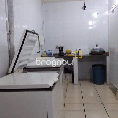 Galpão com 1270m², 6 garagens, no bairro Serraria em São José