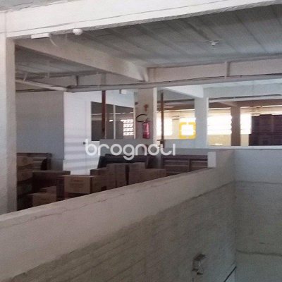 Galpão com 1270m², 6 garagens, no bairro Serraria em São José