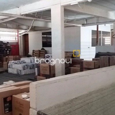 Galpão com 1270m², 6 garagens, no bairro Serraria em São José