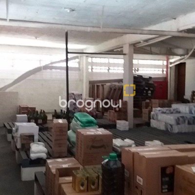 Galpão com 1270m², 6 garagens, no bairro Serraria em São José