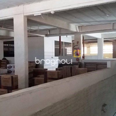 Galpão com 1270m², 6 garagens, no bairro Serraria em São José