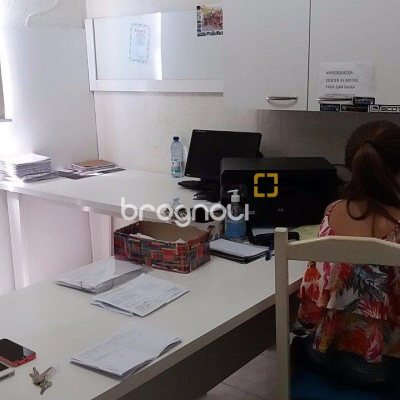 Galpão com 1270m², 6 garagens, no bairro Serraria em São José