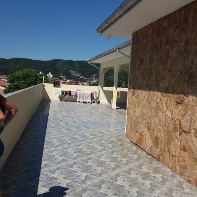 Galpão com 1270m², 6 garagens, no bairro Serraria em São José