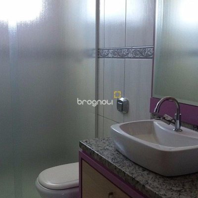 Galpão com 1270m², 6 garagens, no bairro Serraria em São José
