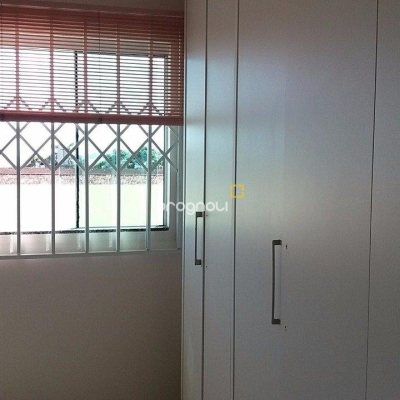 Galpão com 1270m², 6 garagens, no bairro Serraria em São José