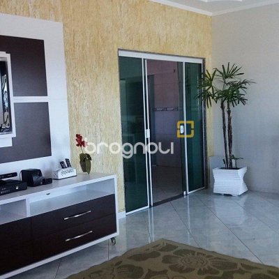Galpão com 1270m², 6 garagens, no bairro Serraria em São José