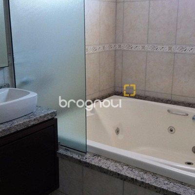 Galpão com 1270m², 6 garagens, no bairro Serraria em São José