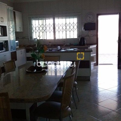 Galpão com 1270m², 6 garagens, no bairro Serraria em São José