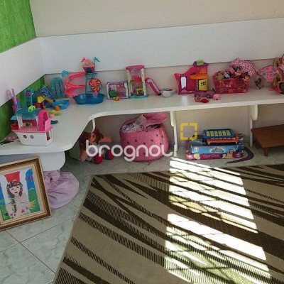 Galpão com 1270m², 6 garagens, no bairro Serraria em São José
