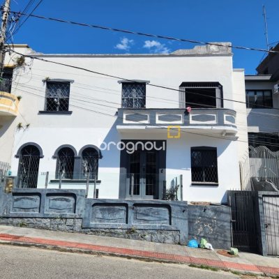 Casa com 121m², 5 quartos, 1 garagem, no bairro Centro em Florianópolis