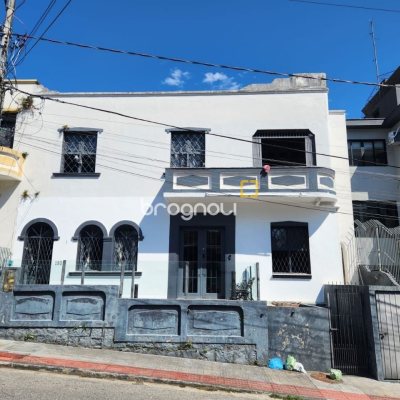 Casa com 121m², 5 quartos, 1 garagem, no bairro Centro em Florianópolis