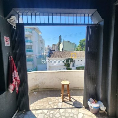 Casa com 121m², 5 quartos, 1 garagem, no bairro Centro em Florianópolis