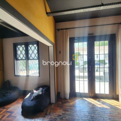 Casa com 121m², 5 quartos, 1 garagem, no bairro Centro em Florianópolis