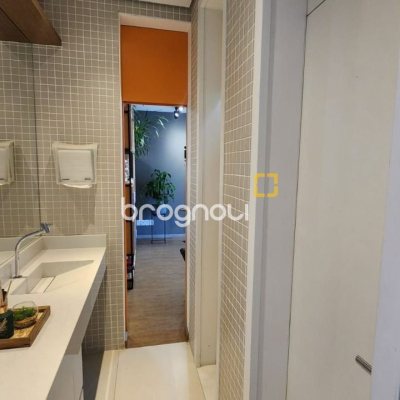 Sala com 100m², 4 garagens, no bairro Saco Grande em Florianópolis