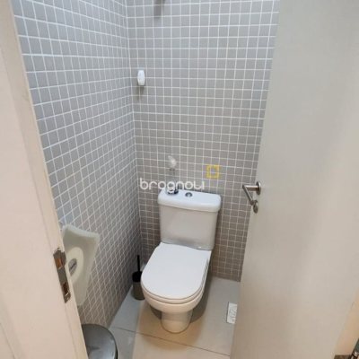 Sala com 100m², 4 garagens, no bairro Saco Grande em Florianópolis