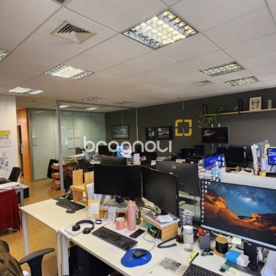 Sala com 100m², 4 garagens, no bairro Saco Grande em Florianópolis