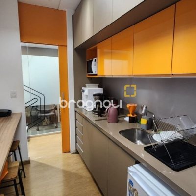 Sala com 100m², 4 garagens, no bairro Saco Grande em Florianópolis