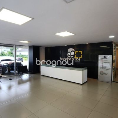 Sala com 100m², 4 garagens, no bairro Saco Grande em Florianópolis