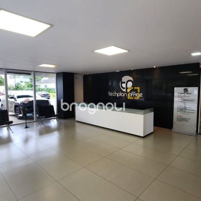 Sala com 100m², 4 garagens, no bairro Saco Grande em Florianópolis