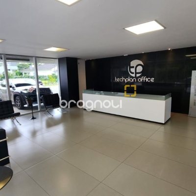 Sala com 100m², 4 garagens, no bairro Saco Grande em Florianópolis