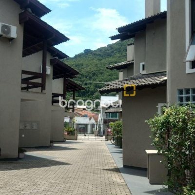 Casa com 1400m², 28 quartos, no bairro Lagoa da Conceição em Florianópolis