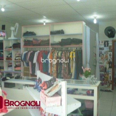 Casa com 274m², 3 quartos (sendo 1 suíte), 10 garagens, no bairro Serraria em São José