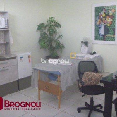 Casa com 274m², 3 quartos (sendo 1 suíte), 10 garagens, no bairro Serraria em São José
