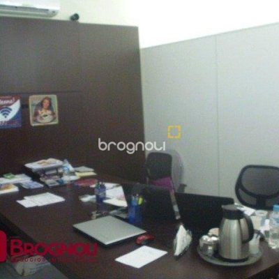 Casa com 274m², 3 quartos (sendo 1 suíte), 10 garagens, no bairro Serraria em São José