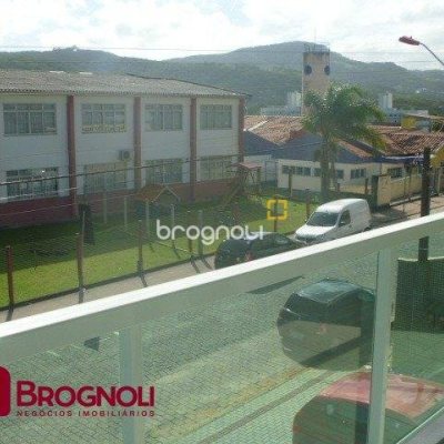 Casa com 274m², 3 quartos (sendo 1 suíte), 10 garagens, no bairro Serraria em São José