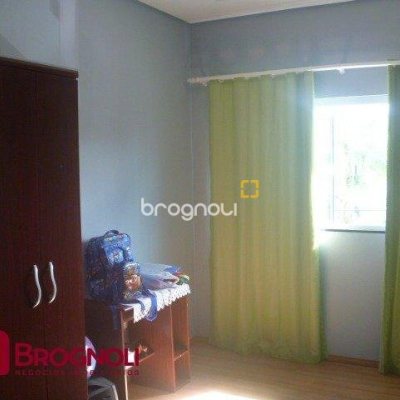 Casa com 274m², 3 quartos (sendo 1 suíte), 10 garagens, no bairro Serraria em São José
