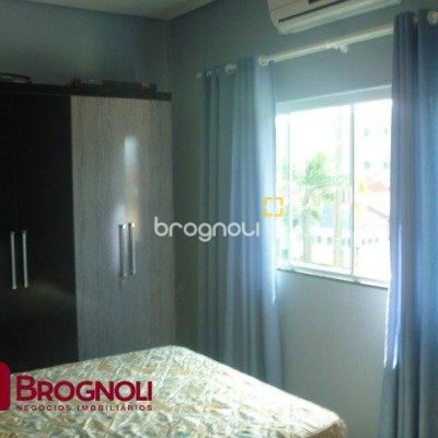 Casa com 274m², 3 quartos (sendo 1 suíte), 10 garagens, no bairro Serraria em São José