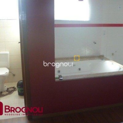 Casa com 274m², 3 quartos (sendo 1 suíte), 10 garagens, no bairro Serraria em São José