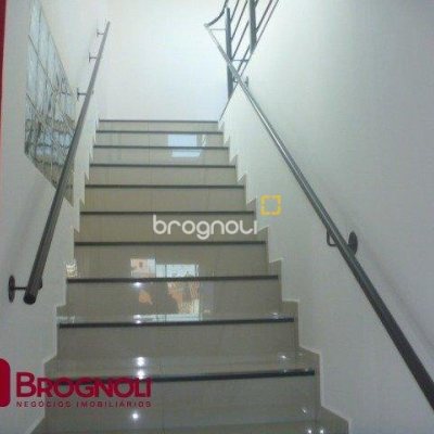 Casa com 274m², 3 quartos (sendo 1 suíte), 10 garagens, no bairro Serraria em São José