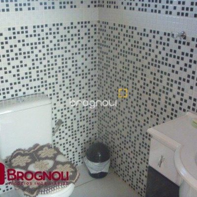 Casa com 274m², 3 quartos (sendo 1 suíte), 10 garagens, no bairro Serraria em São José