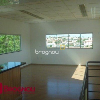 Casa com 274m², 3 quartos (sendo 1 suíte), 10 garagens, no bairro Serraria em São José
