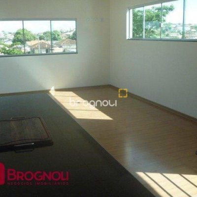 Casa com 274m², 3 quartos (sendo 1 suíte), 10 garagens, no bairro Serraria em São José