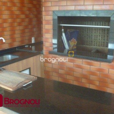 Casa com 274m², 3 quartos (sendo 1 suíte), 10 garagens, no bairro Serraria em São José