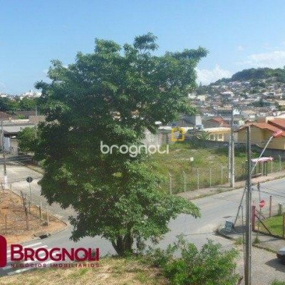Casa com 274m², 3 quartos (sendo 1 suíte), 10 garagens, no bairro Serraria em São José