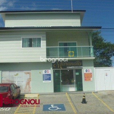 Casa com 274m², 3 quartos (sendo 1 suíte), 10 garagens, no bairro Serraria em São José