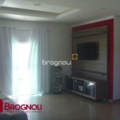 Casa com 274m², 3 quartos (sendo 1 suíte), 10 garagens, no bairro Serraria em São José