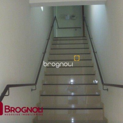 Casa com 274m², 3 quartos (sendo 1 suíte), 10 garagens, no bairro Serraria em São José