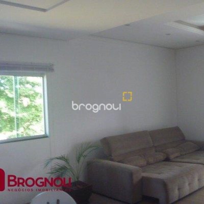 Casa com 274m², 3 quartos (sendo 1 suíte), 10 garagens, no bairro Serraria em São José