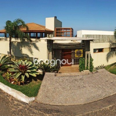 Casa de Condomínio com 517m², 5 quartos (sendo 2 suítes), no bairro Armação da Piedade em Governador Celso Ramos