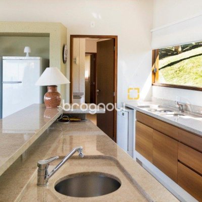 Casa de Condomínio com 517m², 5 quartos (sendo 2 suítes), no bairro Armação da Piedade em Governador Celso Ramos