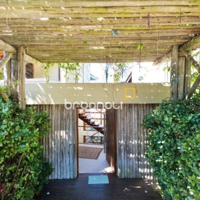 Casa de Condomínio com 517m², 5 quartos (sendo 2 suítes), no bairro Armação da Piedade em Governador Celso Ramos