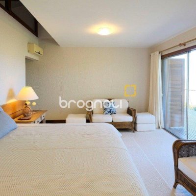 Casa de Condomínio com 517m², 5 quartos (sendo 2 suítes), no bairro Armação da Piedade em Governador Celso Ramos
