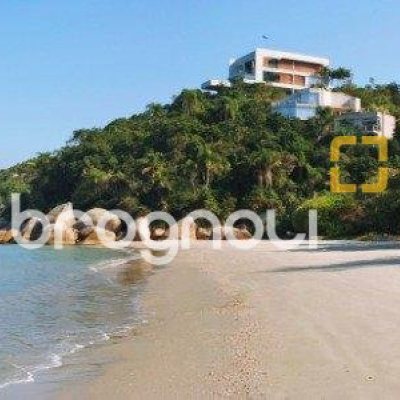 Casa de Condomínio com 517m², 5 quartos (sendo 2 suítes), no bairro Armação da Piedade em Governador Celso Ramos