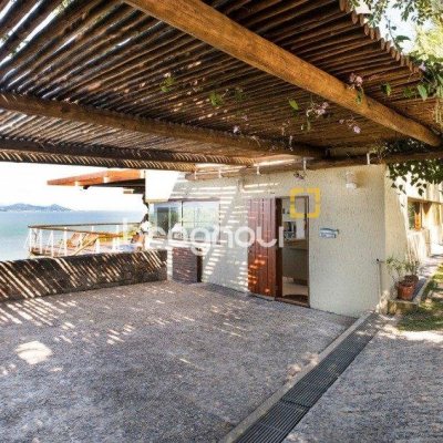 Casa de Condomínio com 517m², 5 quartos (sendo 2 suítes), no bairro Armação da Piedade em Governador Celso Ramos