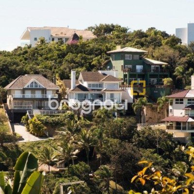 Casa de Condomínio com 517m², 5 quartos (sendo 2 suítes), no bairro Armação da Piedade em Governador Celso Ramos