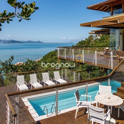 Casa de Condomínio com 517m², 5 quartos (sendo 2 suítes), no bairro Armação da Piedade em Governador Celso Ramos